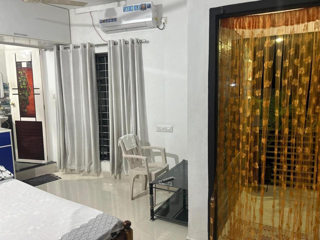 Chaithritha Ladies Homestay Thiruvananthapuram Kültér fotó