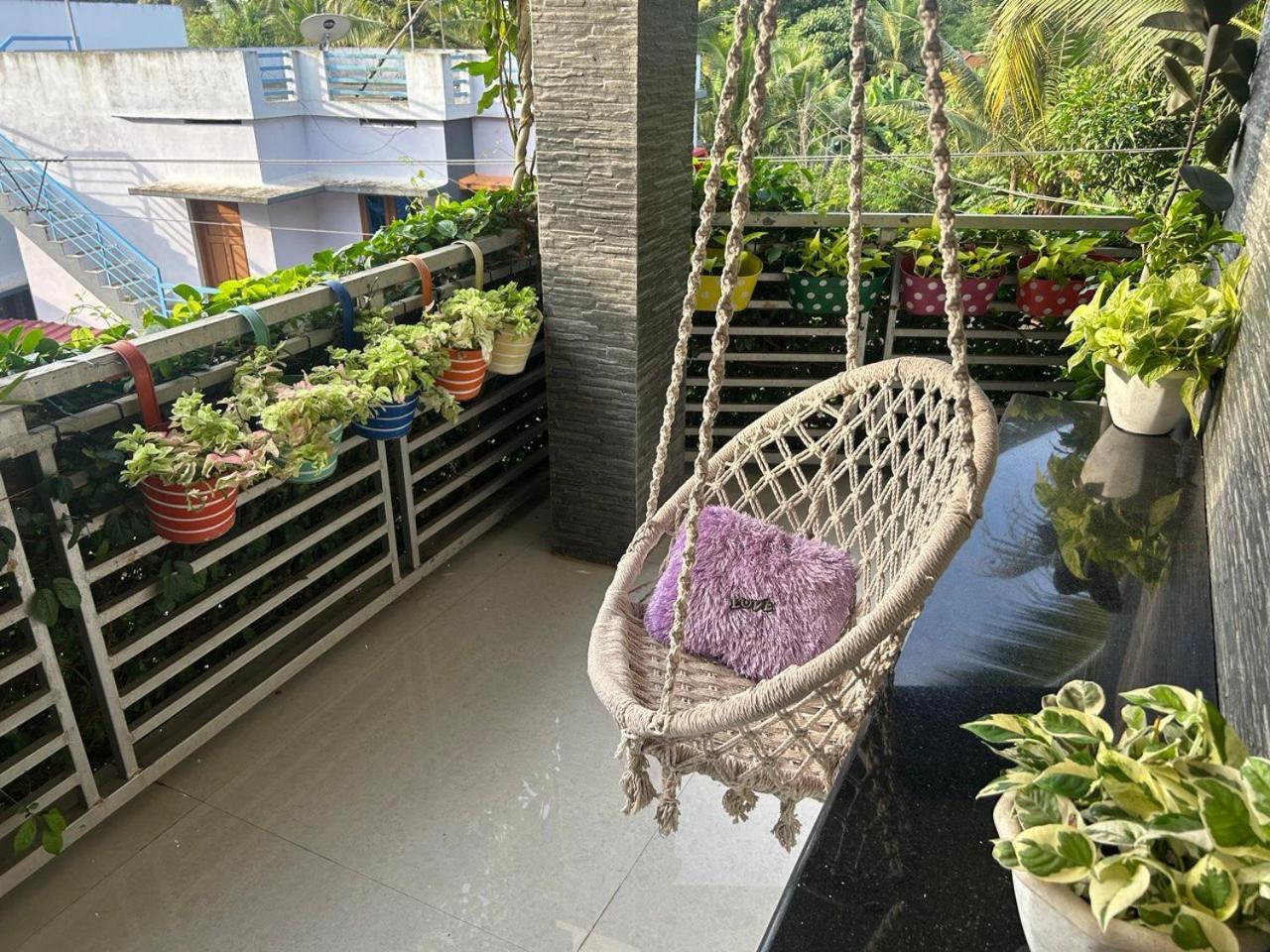 Chaithritha Ladies Homestay Thiruvananthapuram Kültér fotó