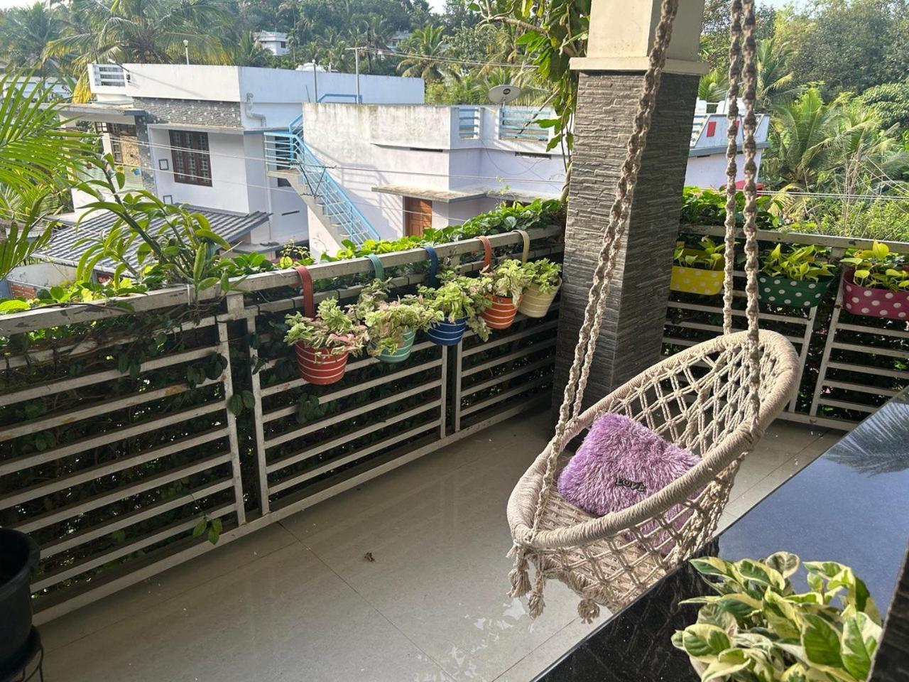 Chaithritha Ladies Homestay Thiruvananthapuram Kültér fotó
