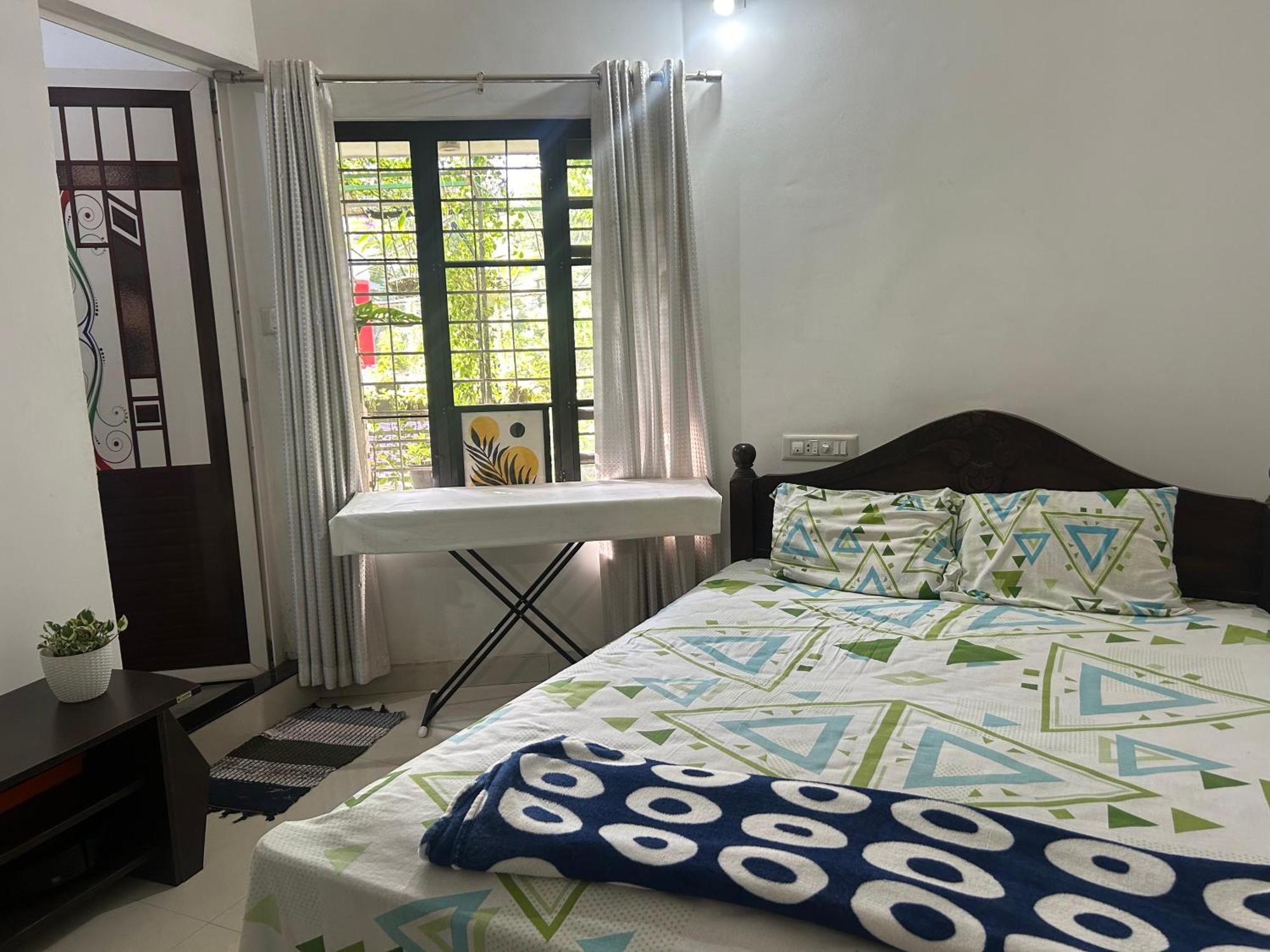 Chaithritha Ladies Homestay Thiruvananthapuram Kültér fotó