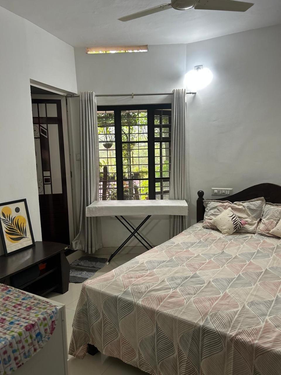 Chaithritha Ladies Homestay Thiruvananthapuram Kültér fotó